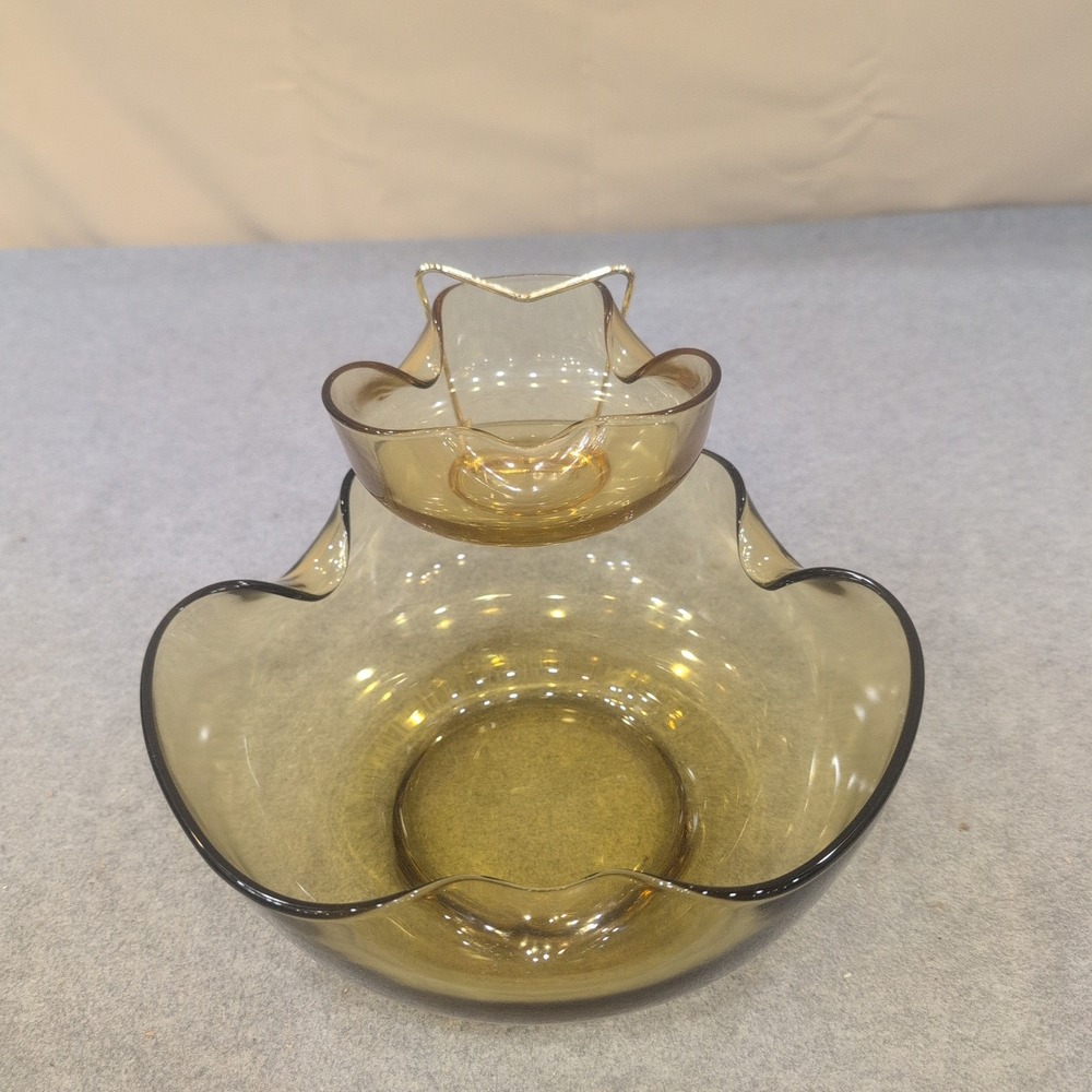 Vintage MCM Smoked Olive Green Glass Ruffled Chip and Dip Set with Metal Bracket - Picture 3 of 8